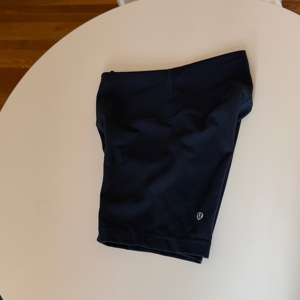 Women’s Lululemon wunder train high-rise short. 6 inch